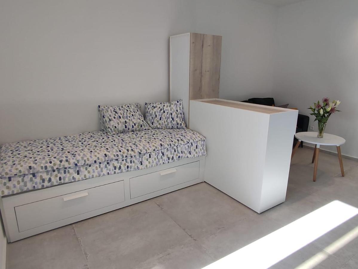 Studio Apartman Irma Cervar Пореч Экстерьер фото